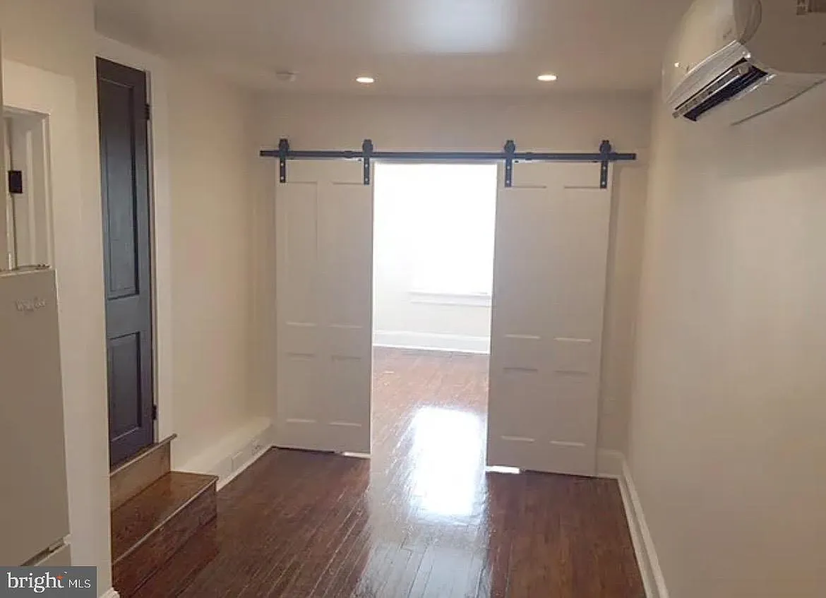 1 bed, 400 sqft, $1,350 — Photo 2