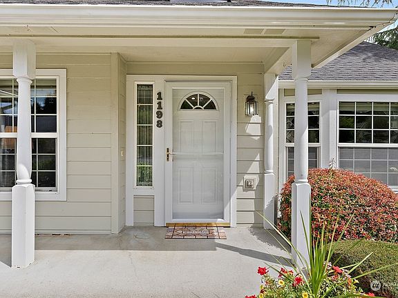 2nd image of 1198 A Tennyson Drive