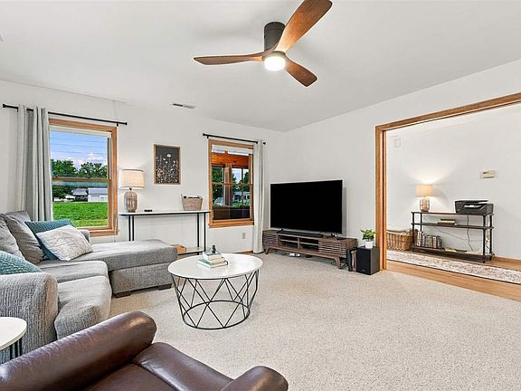 2nd image of 1982 Mill View Cir SW