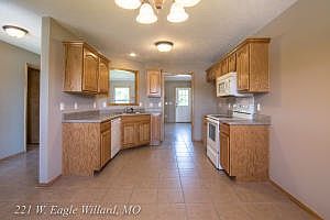 2nd image of 221 W Eagle Ln