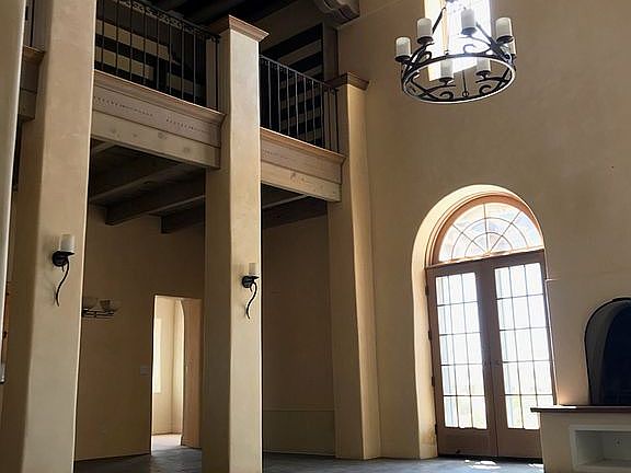 Grand Salon, 24’ ceilings