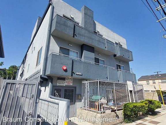 2nd image of 11035 Moorpark St