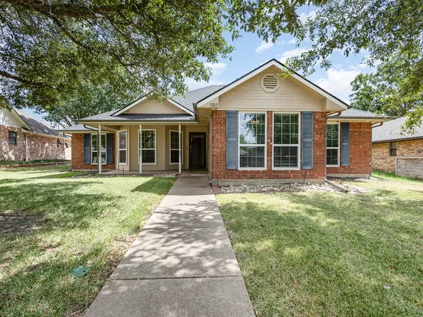1305 Casa Linda St, Ennis, TX 75119