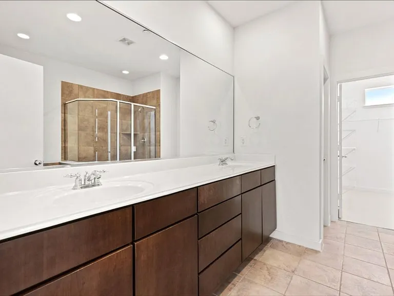 3800 Holland Ave #8 — Photo 17