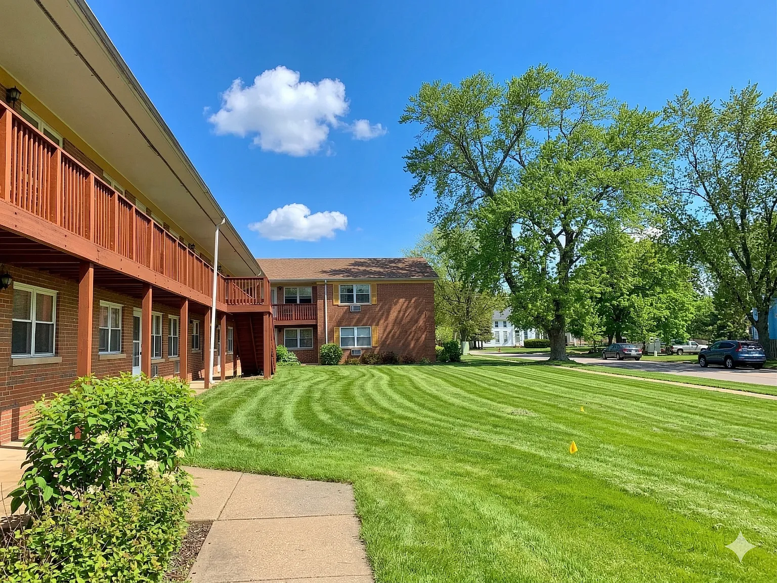 Palatine Park Apartments — Photo 2