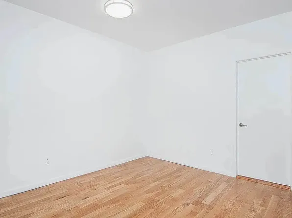 572 East 26th Street image 5 of 10