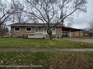 340 Edwards St, Grand Ledge, MI 48837