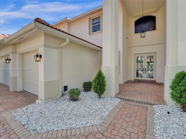 1727 Victoria Pointe Cir
