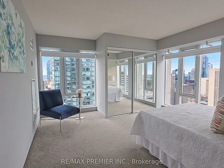 210 Victoria St #4407 — Photo 36