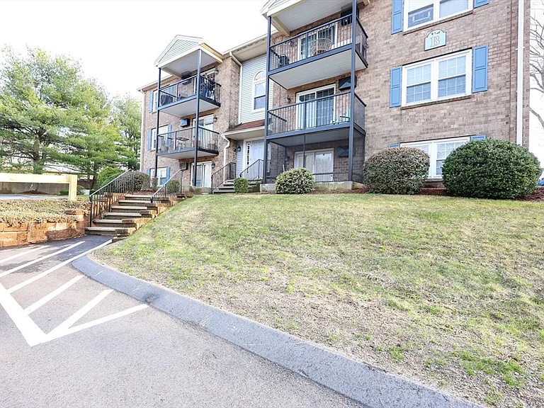 610 S Franklin St #B202 — Photo 16