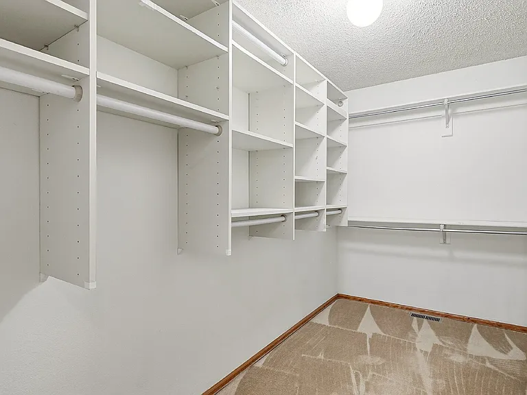 110 Mobray Ct — Photo 25