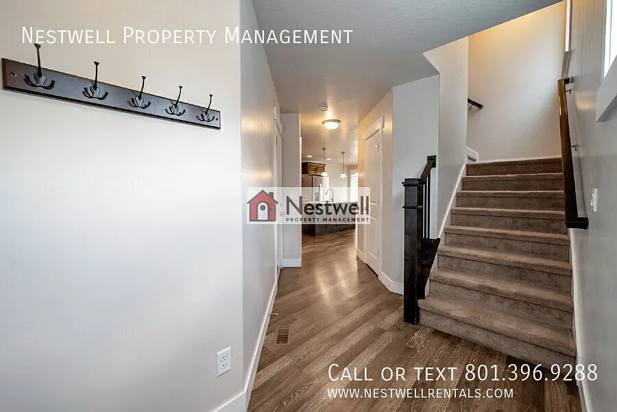 Fantastic 4-bed End-row townhome in Lehi — Photo 2