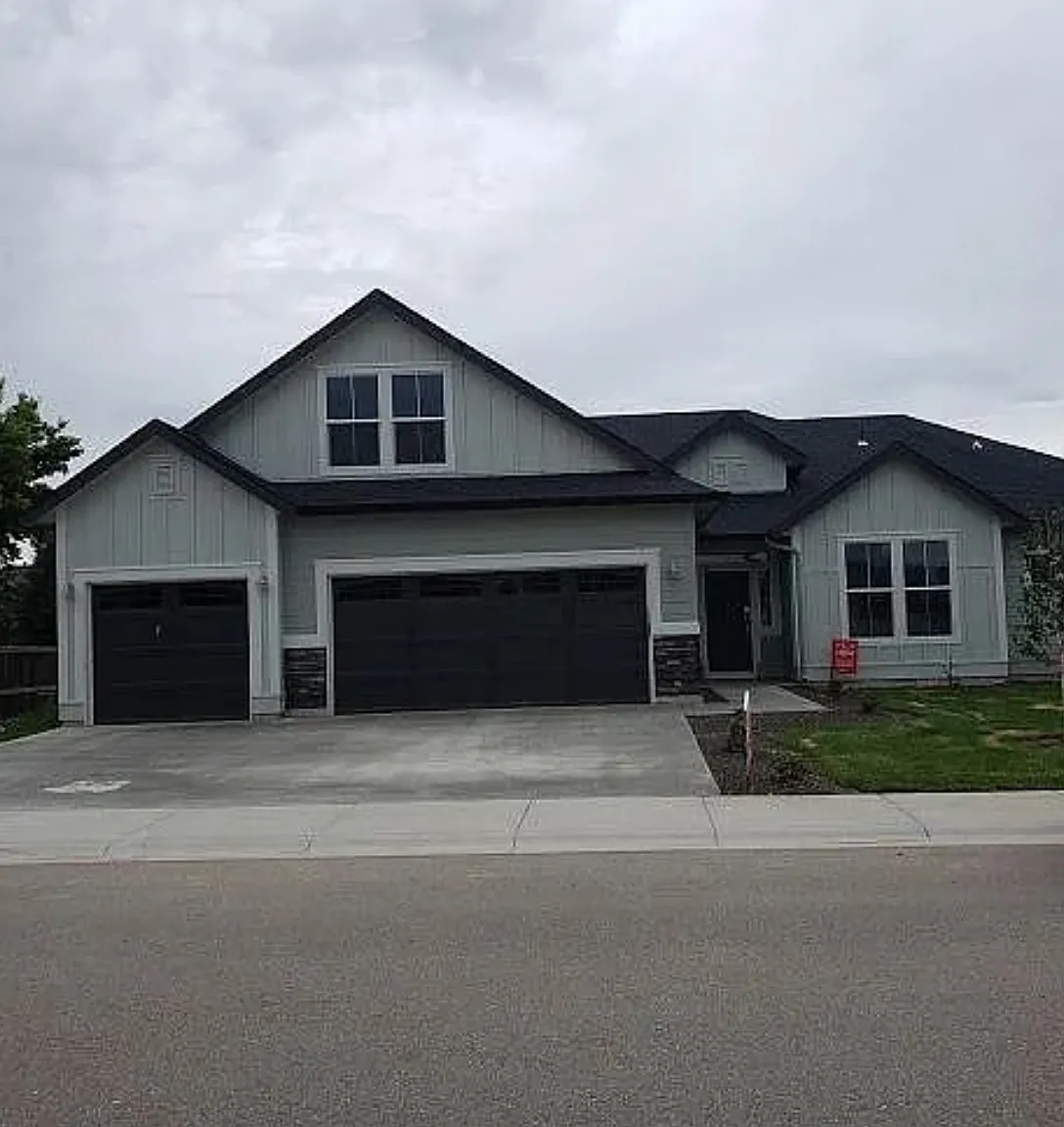 4 bed, 2539 sqft, $3,195 — Photo 1