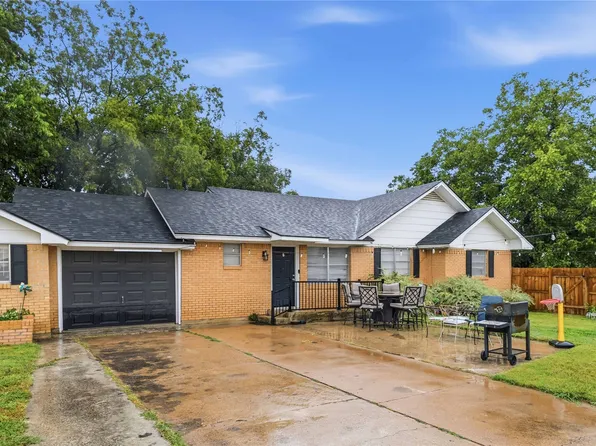 2621 Vine St, Brownwood, TX 76801