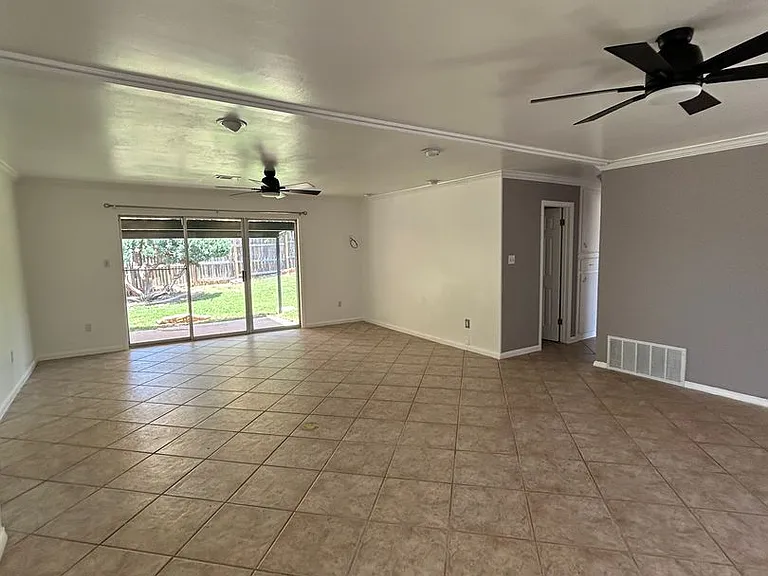 2717 NW Central Dr — Photo 5