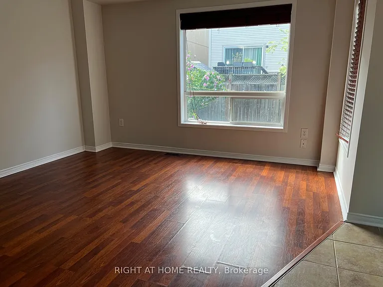 39 Golden Iris Cres — Photo 23