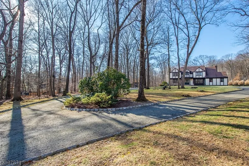 4 bed, 2.5 bath, $9,000 — Photo 1