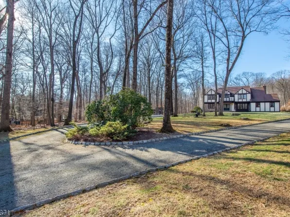 32 Schoolhouse Ln, Morristown, NJ 07960