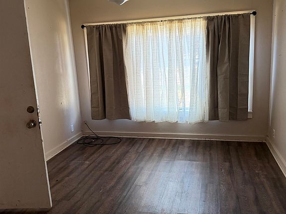 4th image of 718 E Broadway