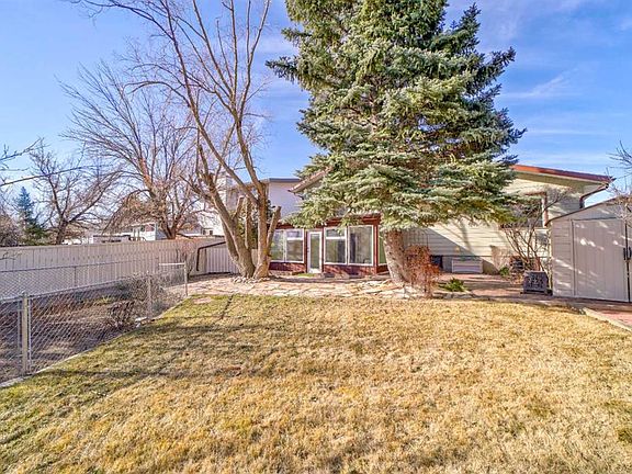 3rd image of 129 NE Oxford Rd W