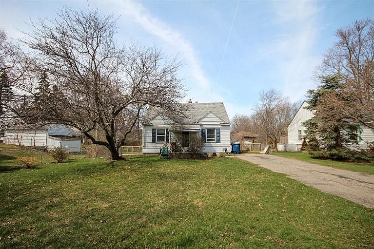 1st image of 2480 Fernwood Ave