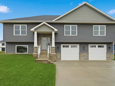 310 Solomia Ct, Peosta, IA, 52068