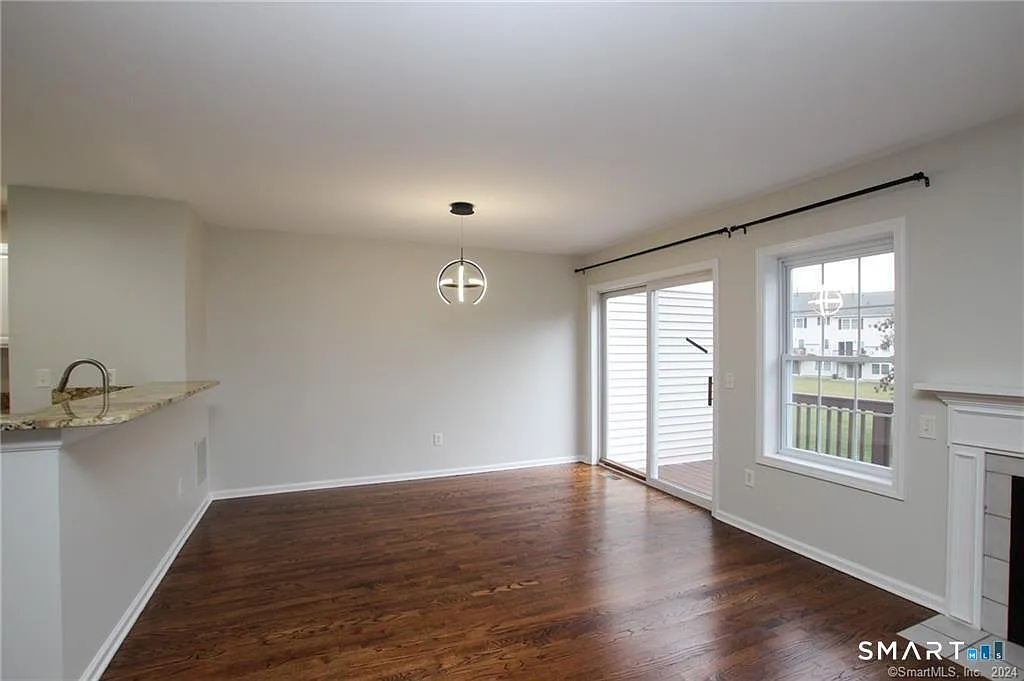 2 bed, 2.5 bath, 1650 sqft, $3,100 — Photo 3