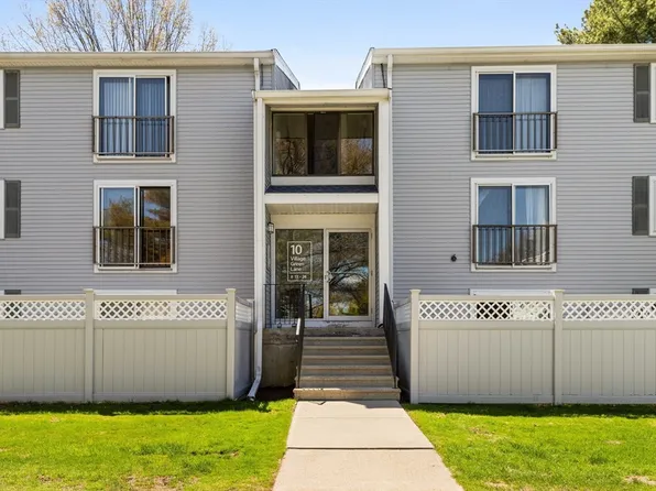 10 Village Green Ln APT 19, Natick, MA 01760