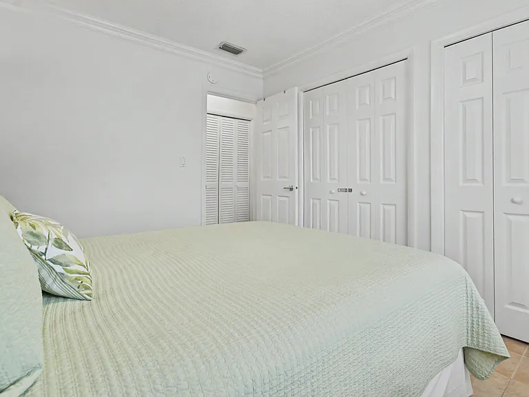 2701 NE 1st St #201 — Photo 11