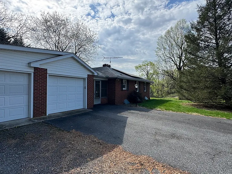 200 Sandy Bottom Rd — Photo 3