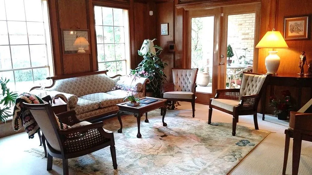 2209 Nantucket Dr — Photo 2