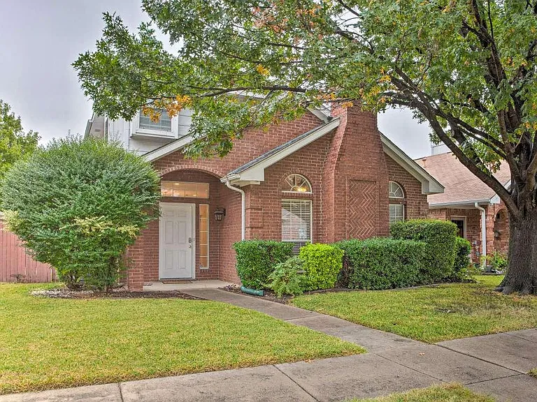 544 Raintree Cir — Photo 1