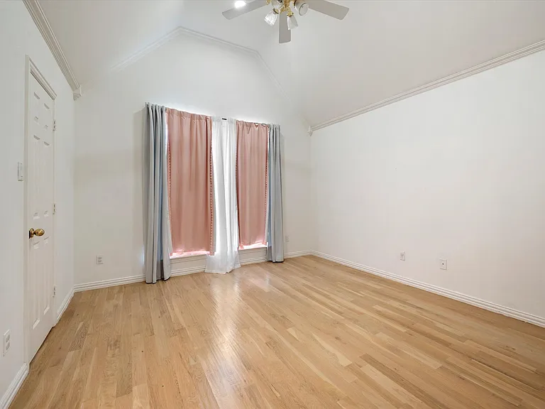 1004 Chimney Hill Trl — Photo 27