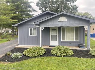 2903 Chevrolet Ave, Waterford, MI 48328