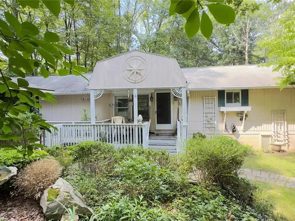 435 Fish Hill Rd, Tannersville, PA 18372
