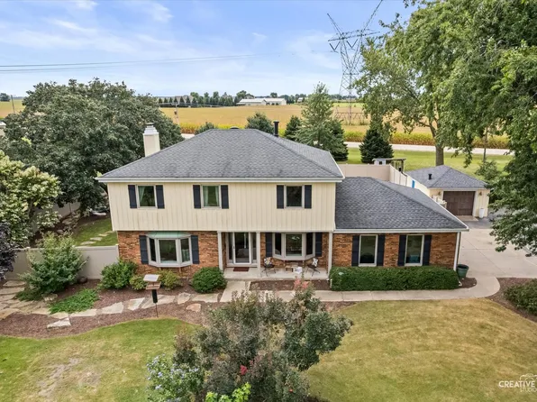 4S170 Hazelcrest Dr, Sugar Grove, IL 60554
