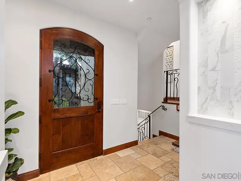 1554 Summit Ave — Photo 14