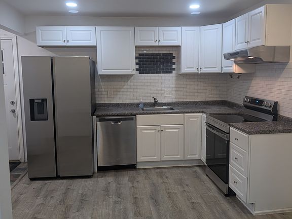 5th image of 140 Hartt Ave