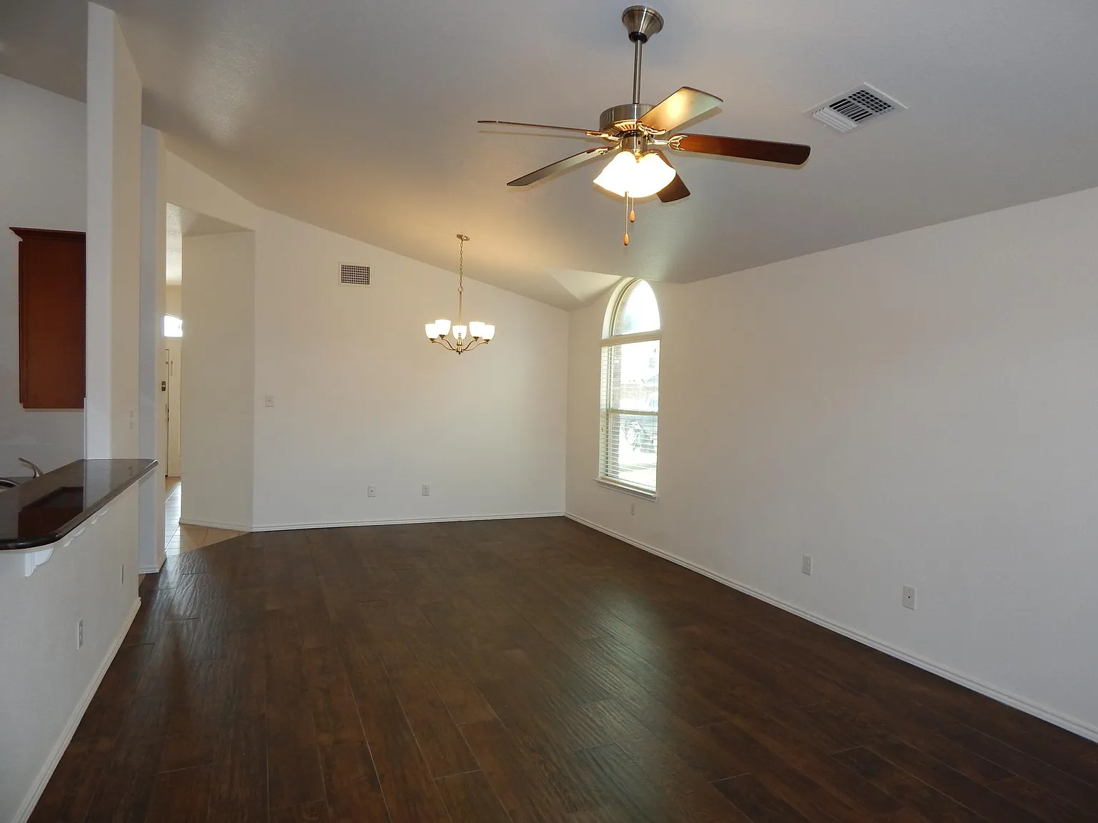 4 bed, 1835 sqft, $1,795 — Photo 2