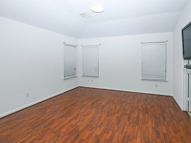 2615 Bisontine St — Photo 13