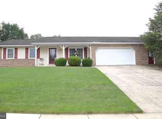 5 Knollwood Dr, Akron, PA 17501