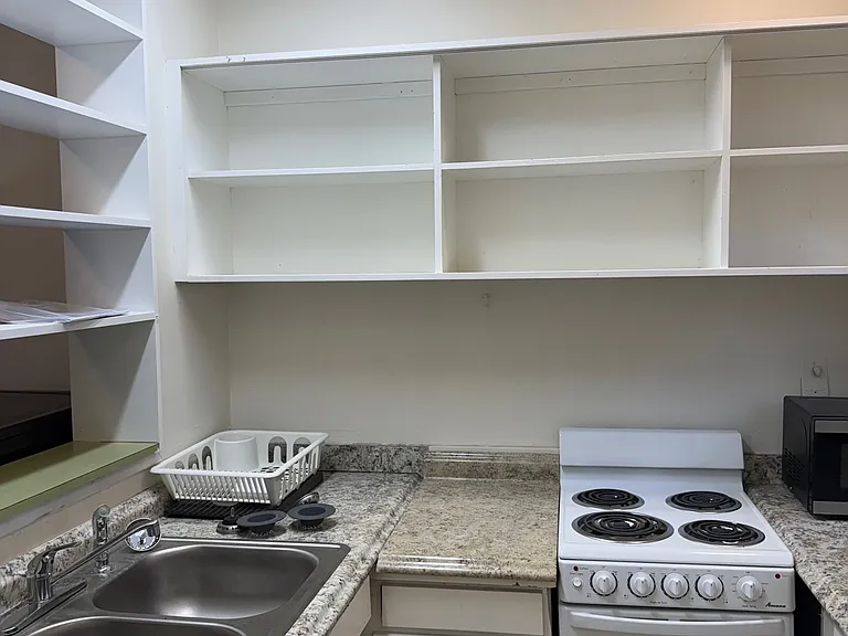 2221 NE 46th St #7 — Photo 3