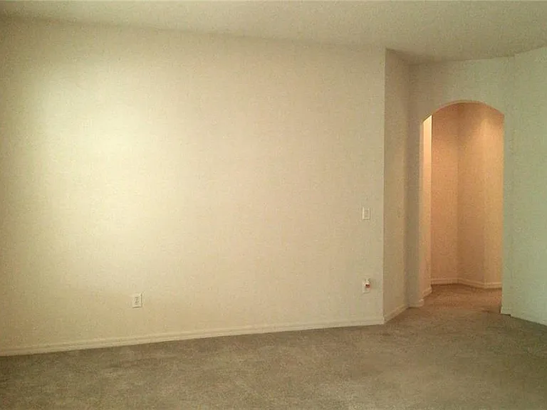 609 Cedar Waxwing Dr — Photo 4