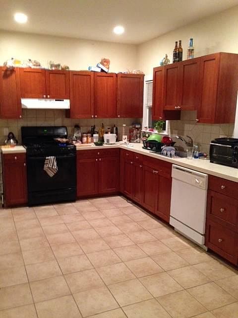 2nd image of 54 Falkland St #2