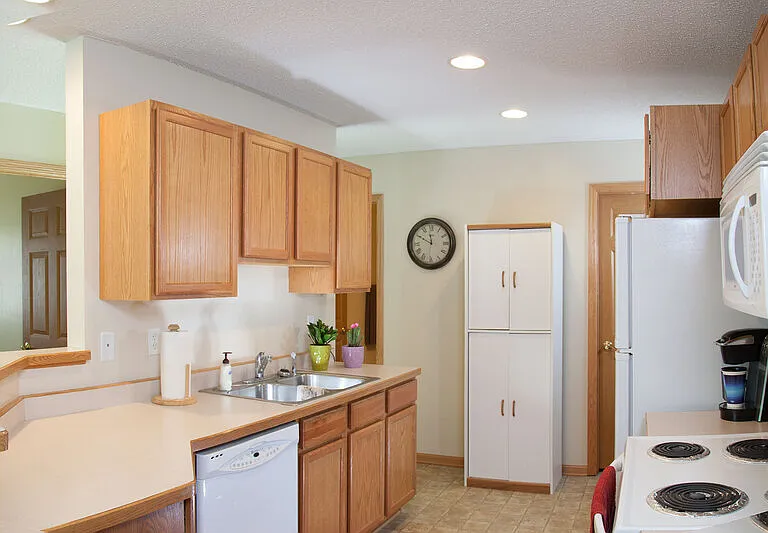 542 Lulu Ln — Photo 2