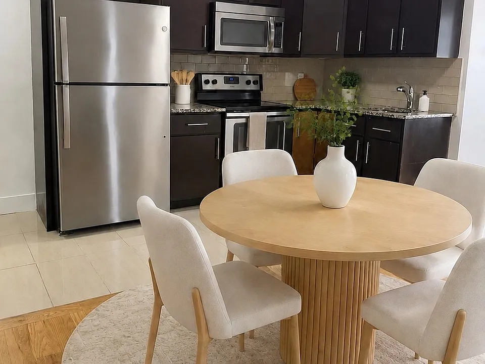 1208 Summit Ave #602