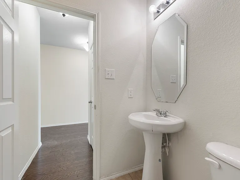 2239 Heaton St — Photo 7