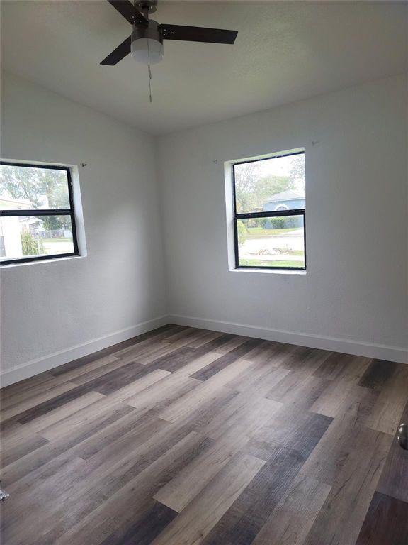 2549 NW 4th Ct, photo 7