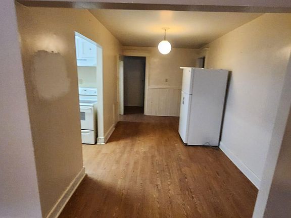 2nd image of 568 Main St #1