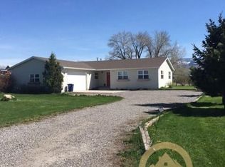 100 Latigo Dr, Gallatin Gateway, MT 59730